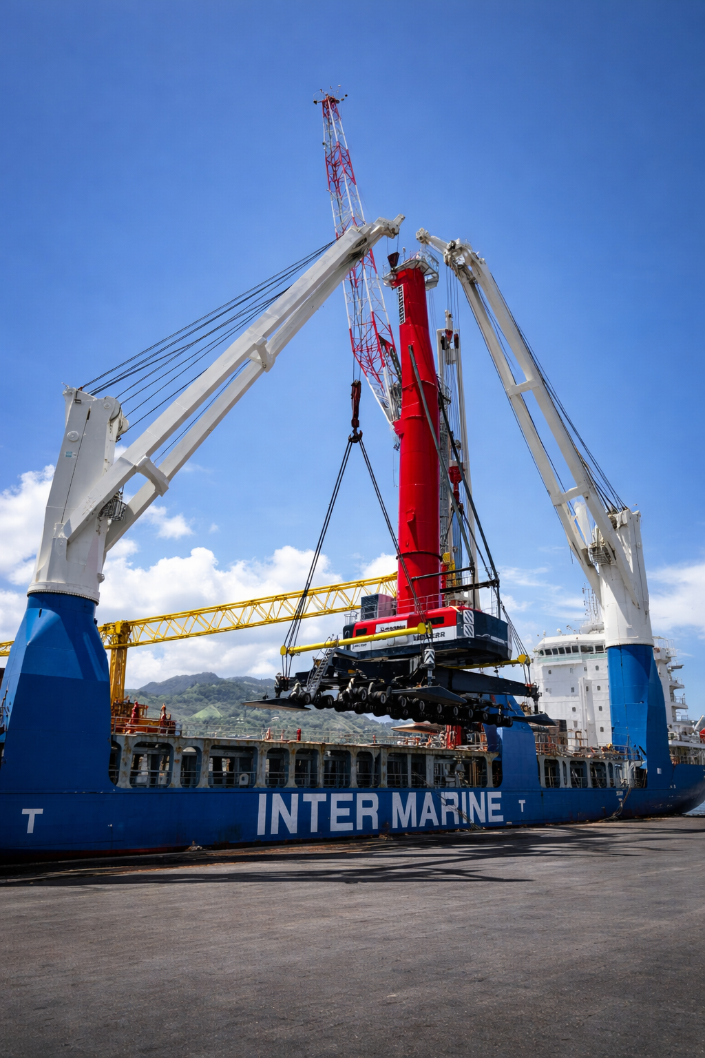 Crawler crane loading at Inter Marine